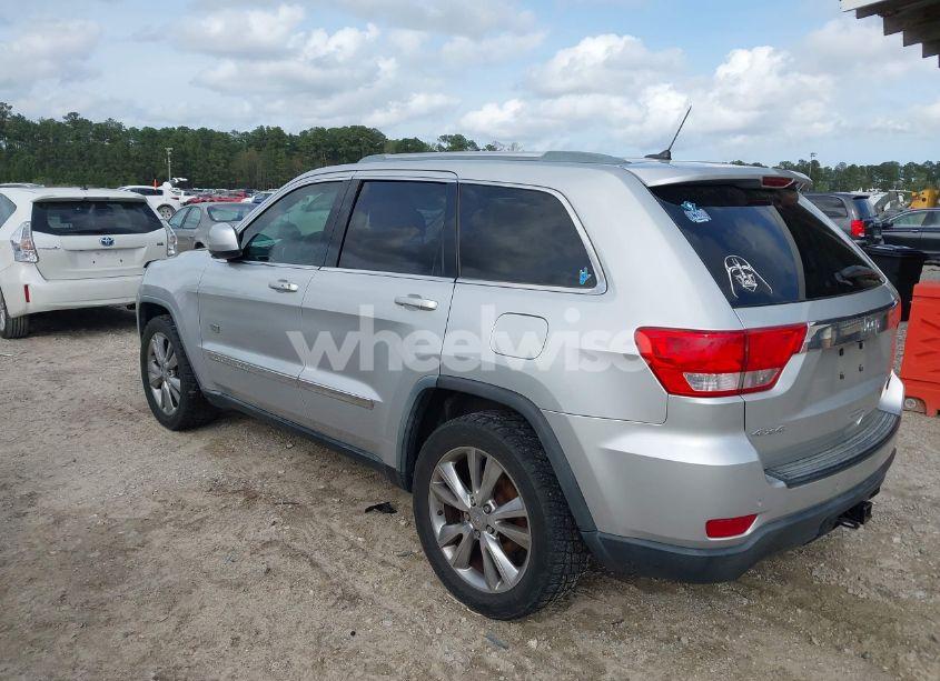 Photo 3 of 2011 Jeep Grand CHEROKEE LAREDO (VIN 1J4RR4GG9BC645961)
