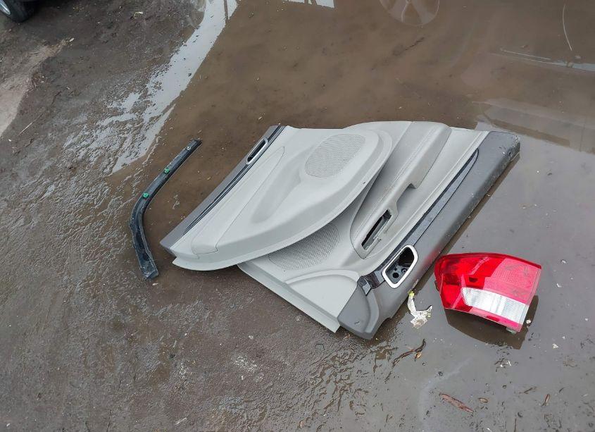 Photo 12 of 2011 Jeep Grand CHEROKEE LAREDO (VIN 1J4RR4GGXBC519477)