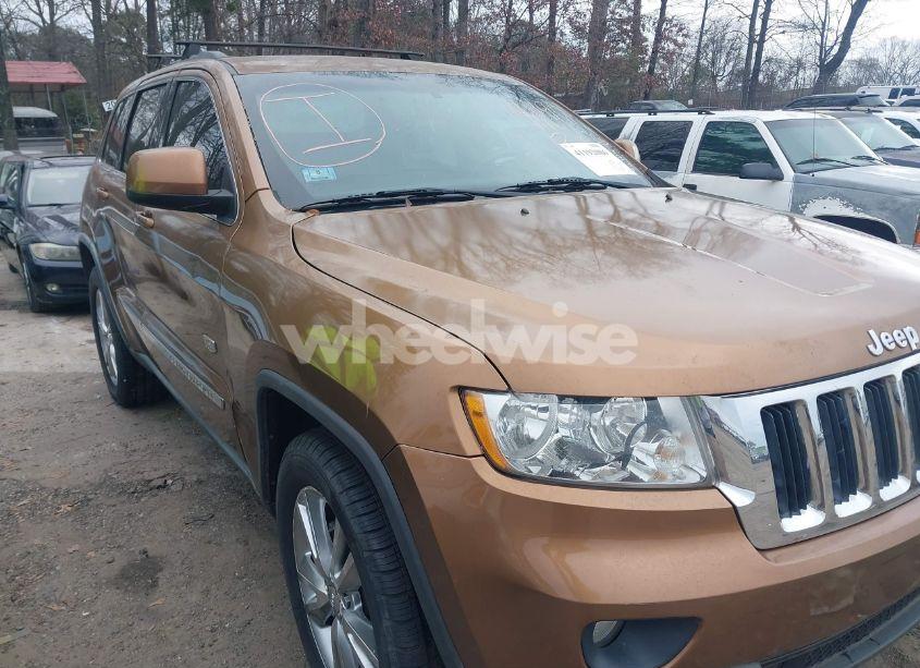 2011 Jeep Grand CHEROKEE LAREDO (VIN 1J4RR4GT3BC675311) main photo