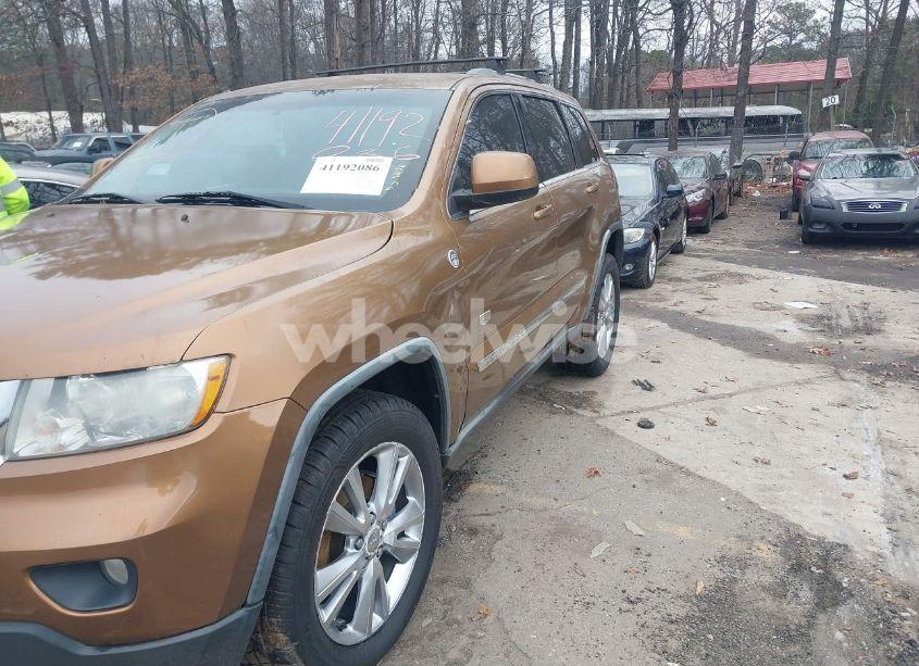 Photo 2 of 2011 Jeep Grand CHEROKEE LAREDO (VIN 1J4RR4GT3BC675311)