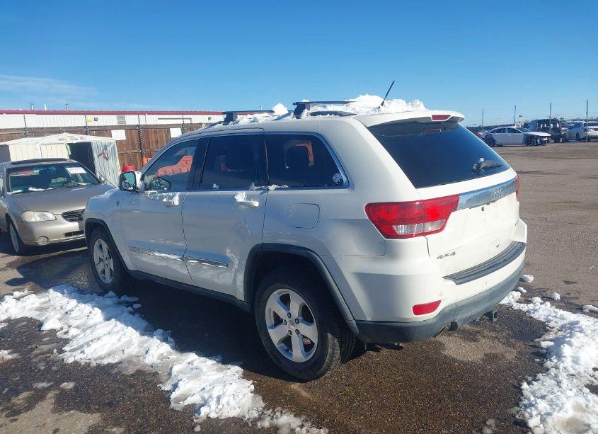 Photo 3 of 2011 Jeep Grand CHEROKEE LAREDO (VIN 1J4RR4GT3BC726595)