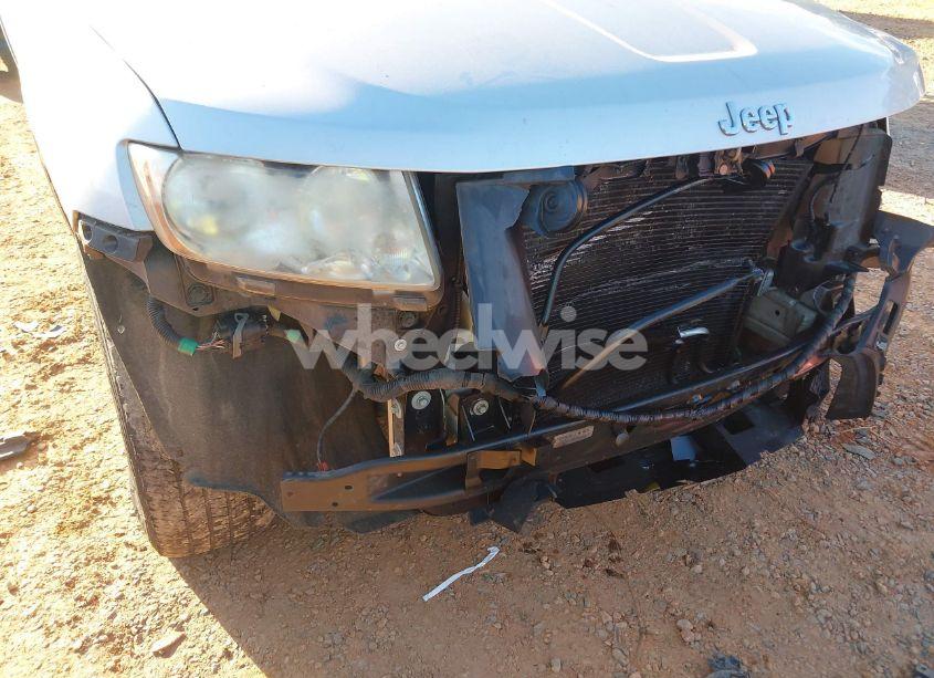 Photo 6 of 2011 Jeep Grand CHEROKEE LAREDO (VIN 1J4RS4GG1BC537385)