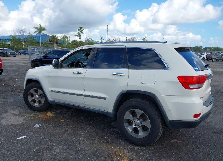 Photo 3 of 2011 Jeep Grand CHEROKEE LAREDO (VIN 1J4RS4GG2BC532048)