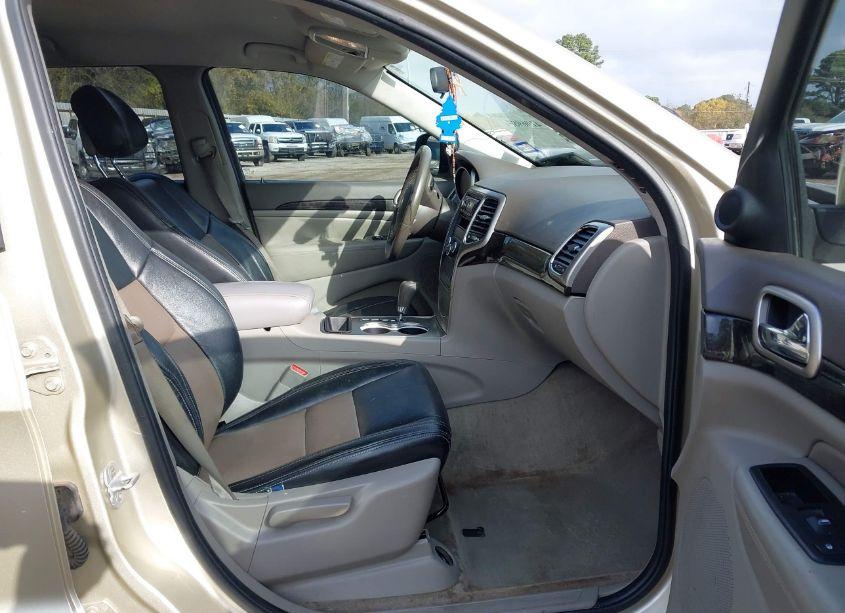 Photo 5 of 2011 Jeep Grand CHEROKEE LAREDO (VIN 1J4RS4GG5BC615571)