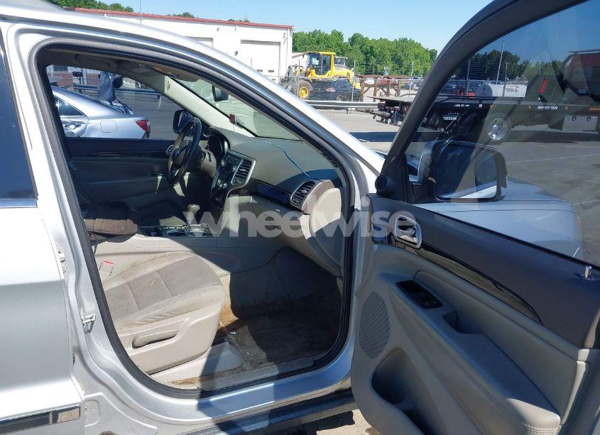 Photo 5 of 2011 Jeep Grand CHEROKEE LAREDO (VIN 1J4RS4GGXBC513523)