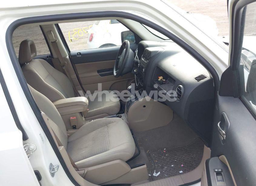 Photo 5 of 2009 Jeep Patriot SPORT (VIN 1J8FF28B49D217933)