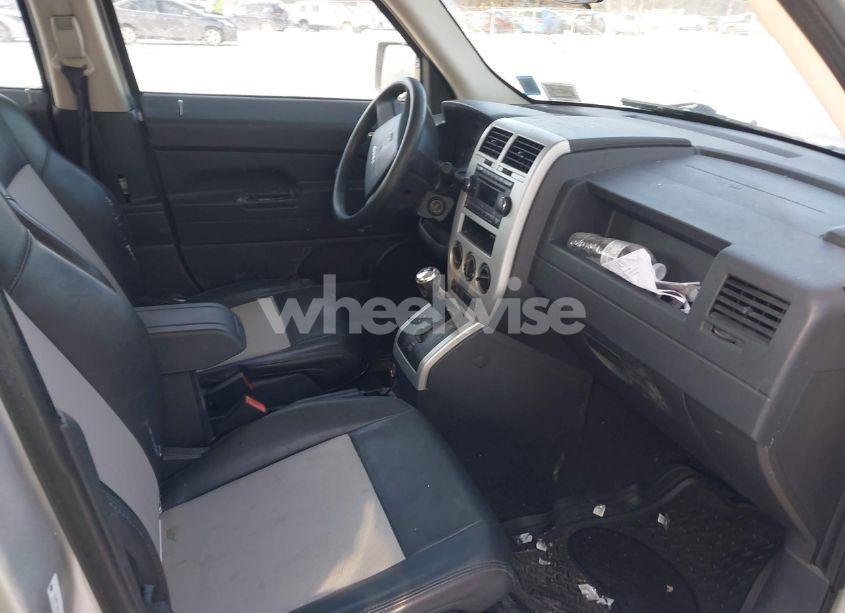 Photo 5 of 2008 Jeep Patriot SPORT (VIN 1J8FF28W18D721714)