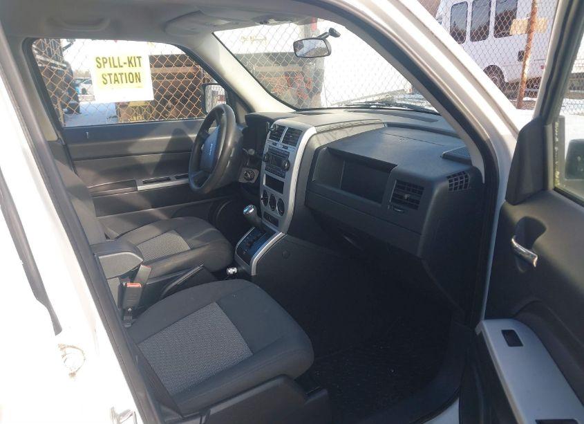 Photo 5 of 2008 Jeep Patriot SPORT (VIN 1J8FF28W18D759458)