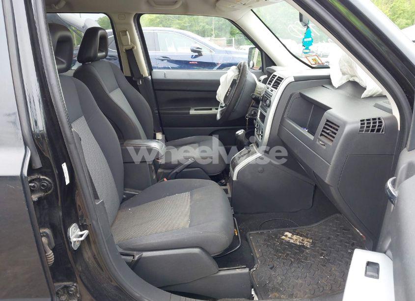 Photo 5 of 2008 Jeep Patriot SPORT (VIN 1J8FF28W18D795814)