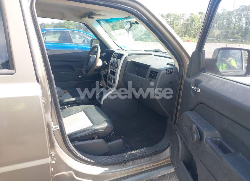 Photo 5 of 2008 Jeep Patriot SPORT (VIN 1J8FF28W38D700492)