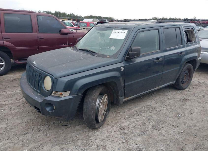 Photo 2 of 2008 Jeep Patriot SPORT (VIN 1J8FF28W98D677574)