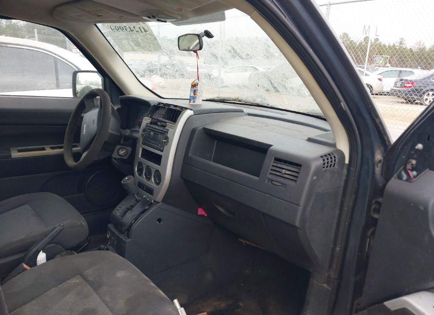 Photo 5 of 2008 Jeep Patriot SPORT (VIN 1J8FF28W98D677574)