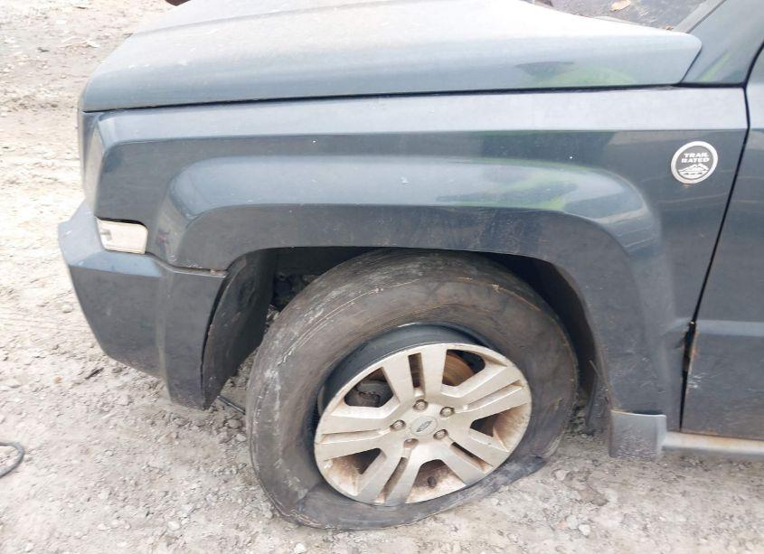 Photo 6 of 2008 Jeep Patriot SPORT (VIN 1J8FF28W98D677574)