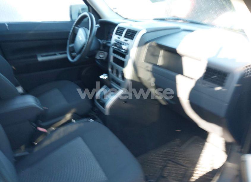 Photo 5 of 2008 Jeep Patriot SPORT (VIN 1J8FF28W98D775441)