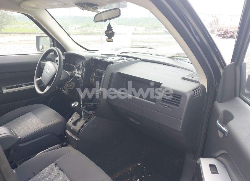 Photo 5 of 2008 Jeep Patriot SPORT (VIN 1J8FF28W98D798783)