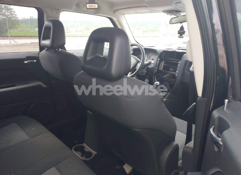 Photo 8 of 2008 Jeep Patriot SPORT (VIN 1J8FF28W98D798783)