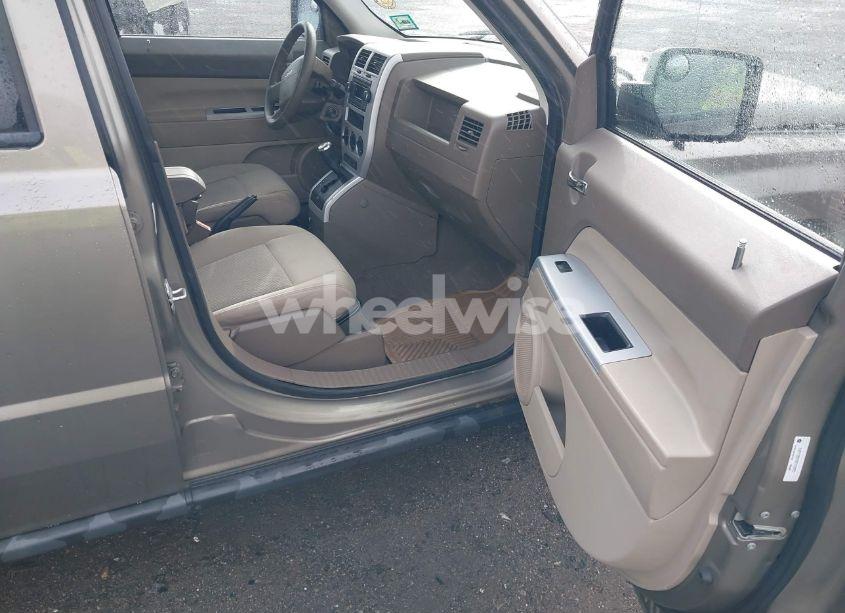 Photo 5 of 2008 Jeep Patriot SPORT (VIN 1J8FF28WX8D570095)