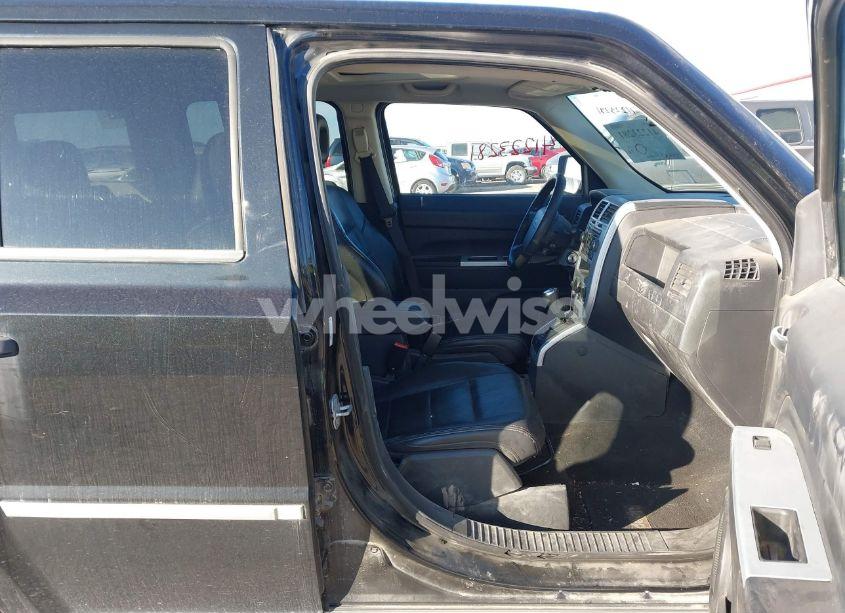 Photo 5 of 2008 Jeep Patriot LIMITED (VIN 1J8FF48WX8D575566)