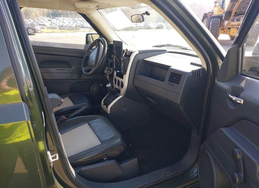 Photo 5 of 2008 Jeep Patriot SPORT (VIN 1J8FT28018D799446)