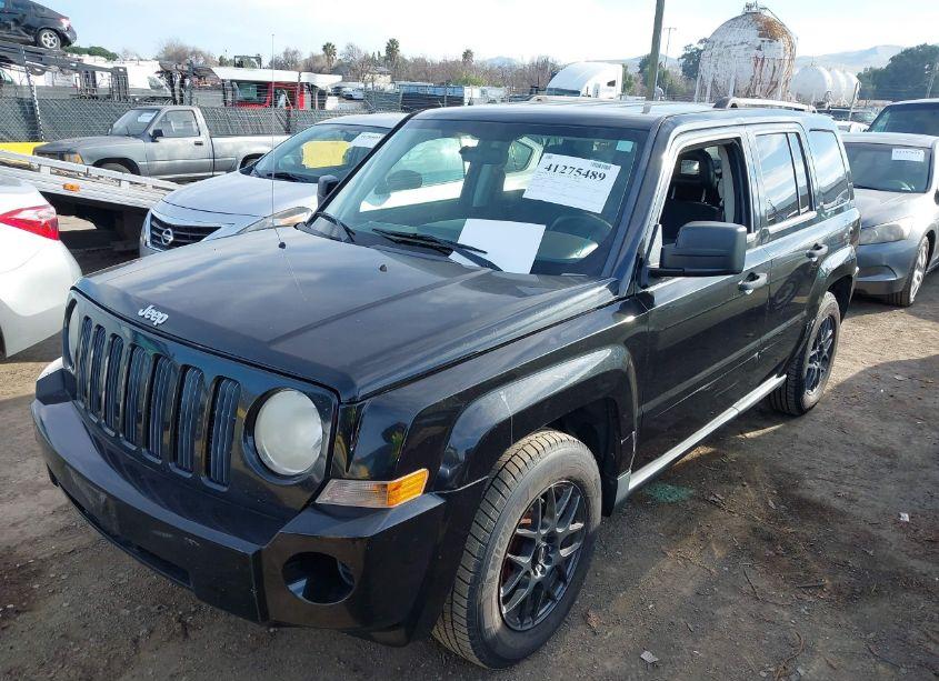 Photo 2 of 2008 Jeep Patriot SPORT (VIN 1J8FT28078D737355)