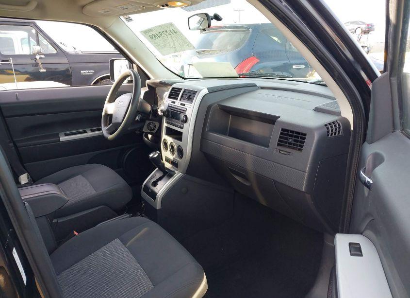 Photo 5 of 2008 Jeep Patriot SPORT (VIN 1J8FT28078D737355)