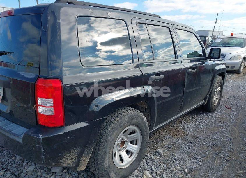 Photo 4 of 2008 Jeep Patriot SPORT (VIN 1J8FT28088D554322)