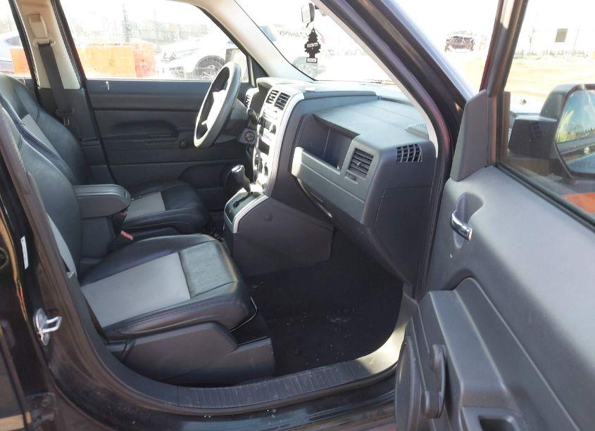 Photo 5 of 2008 Jeep Patriot SPORT (VIN 1J8FT28088D787858)