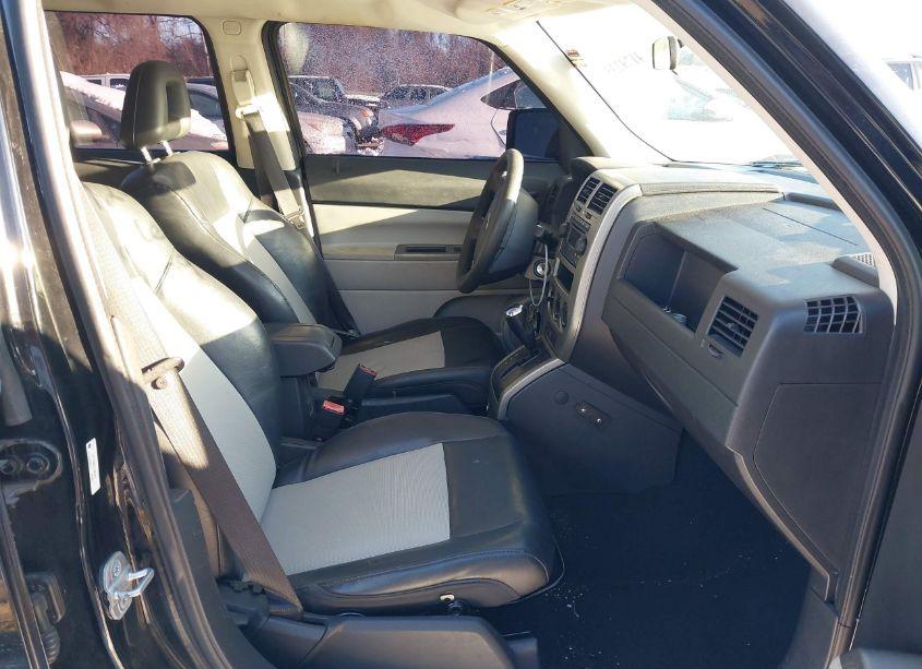 Photo 5 of 2007 Jeep Patriot SPORT (VIN 1J8FT28097D399357)