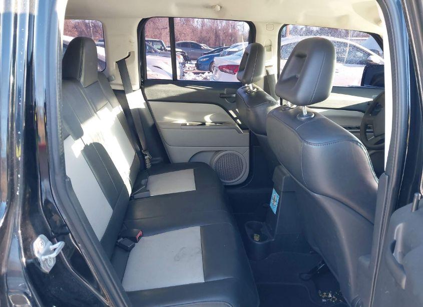 Photo 8 of 2007 Jeep Patriot SPORT (VIN 1J8FT28097D399357)