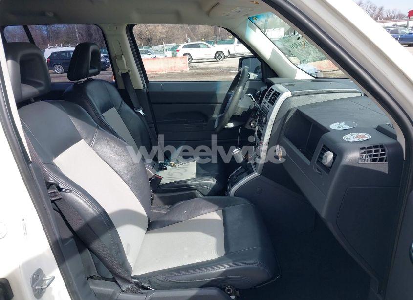 Photo 5 of 2008 Jeep Patriot SPORT (VIN 1J8FT28098D666708)