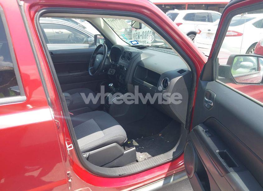 Photo 5 of 2009 Jeep Patriot SPORT (VIN 1J8FT28B29D139743)