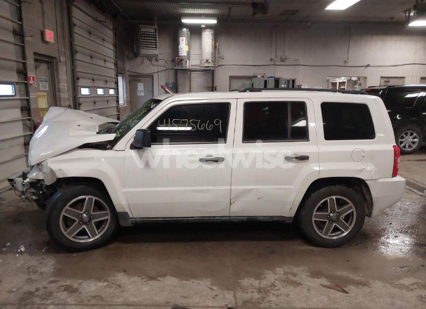 Photo 15 of 2009 Jeep Patriot SPORT (VIN 1J8FT28B39D194976)