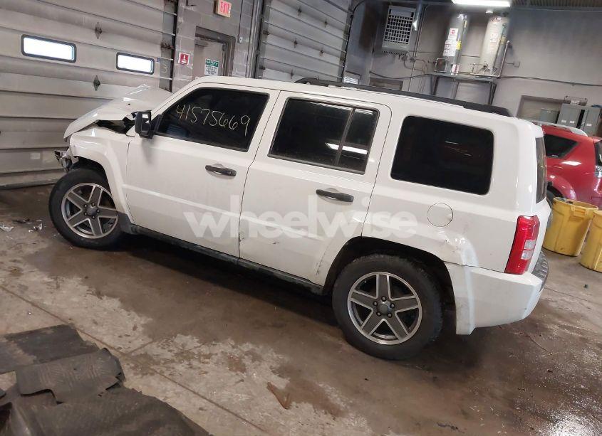Photo 3 of 2009 Jeep Patriot SPORT (VIN 1J8FT28B39D194976)