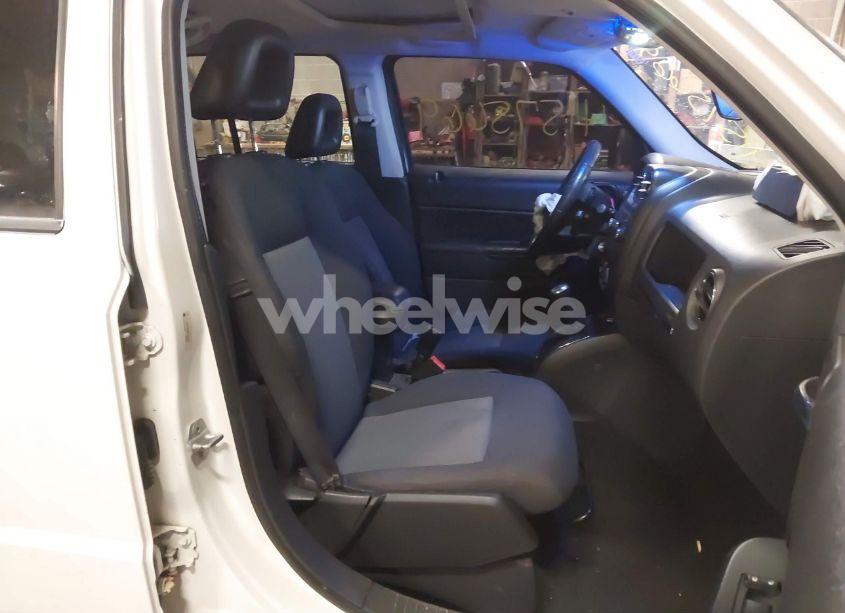 Photo 5 of 2009 Jeep Patriot SPORT (VIN 1J8FT28B39D194976)