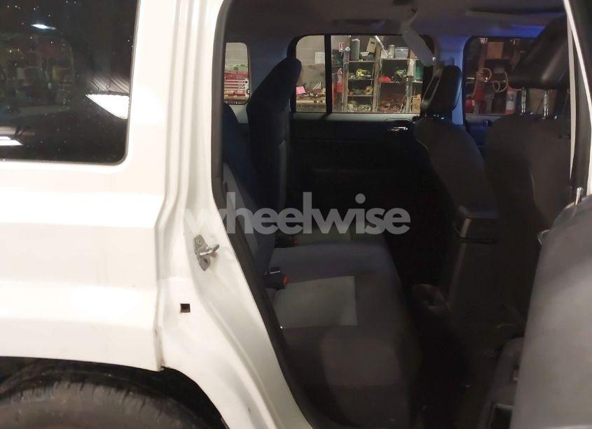 Photo 8 of 2009 Jeep Patriot SPORT (VIN 1J8FT28B39D194976)