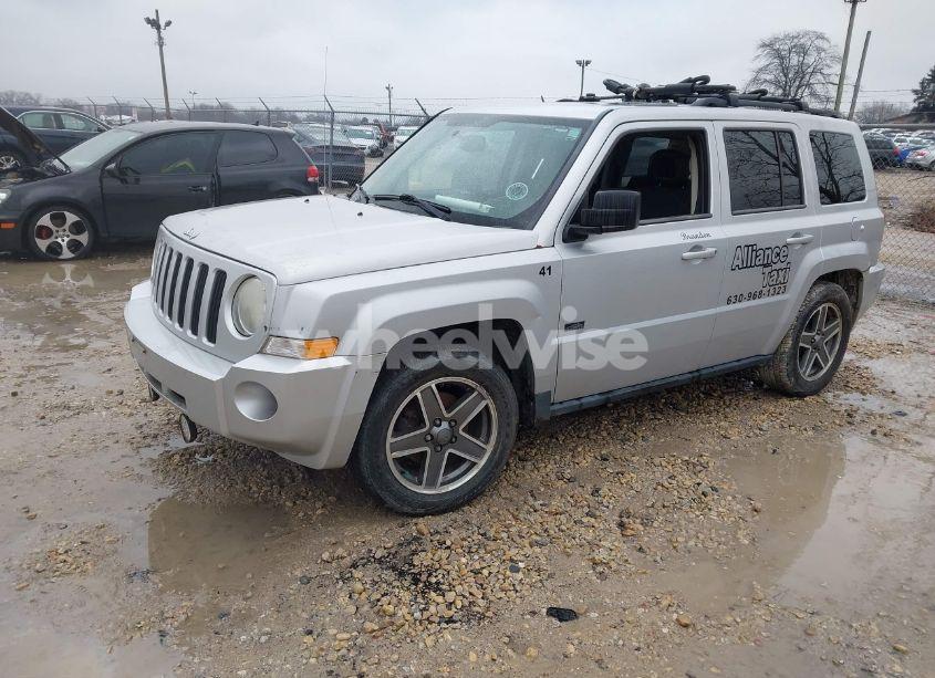 Photo 2 of 2009 Jeep Patriot SPORT (VIN 1J8FT28B99D237555)