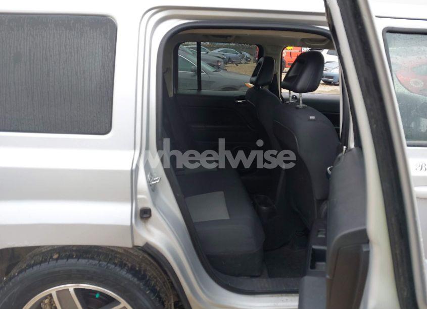 Photo 8 of 2009 Jeep Patriot SPORT (VIN 1J8FT28B99D237555)