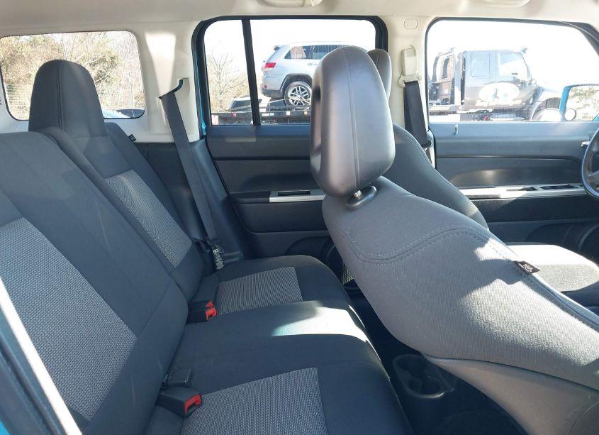 Photo 8 of 2008 Jeep Patriot SPORT (VIN 1J8FT28W08D519293)