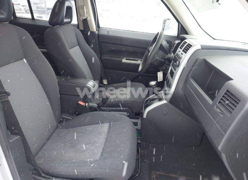 Photo 5 of 2008 Jeep Patriot SPORT (VIN 1J8FT28W08D721888)