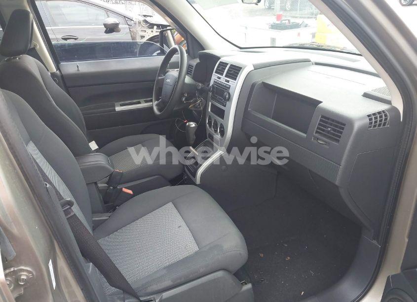 Photo 5 of 2008 Jeep Patriot SPORT (VIN 1J8FT28W18D636073)