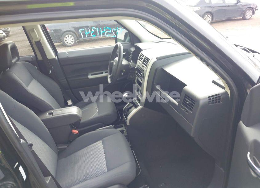 Photo 5 of 2008 Jeep Patriot SPORT (VIN 1J8FT28W18D732298)