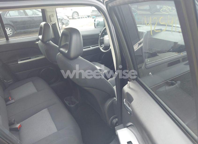 Photo 8 of 2008 Jeep Patriot SPORT (VIN 1J8FT28W18D732298)
