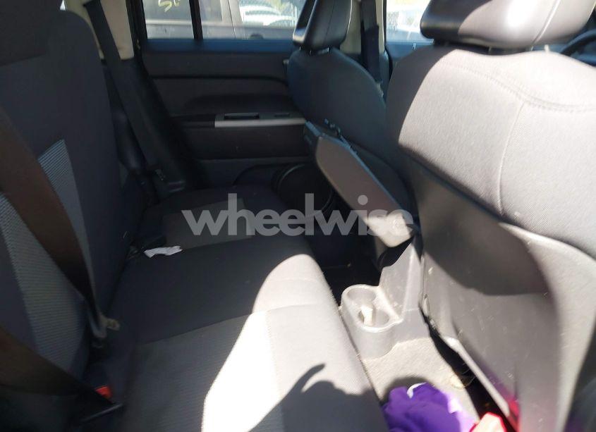 Photo 8 of 2008 Jeep Patriot SPORT (VIN 1J8FT28W18D777032)