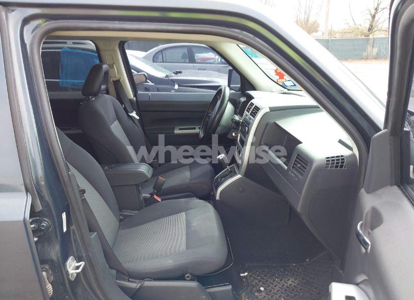 Photo 5 of 2008 Jeep Patriot SPORT (VIN 1J8FT28W38D691950)