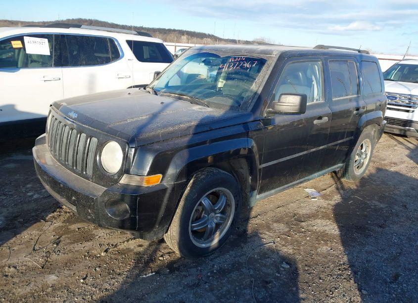 Photo 2 of 2008 Jeep Patriot SPORT (VIN 1J8FT28W68D745743)