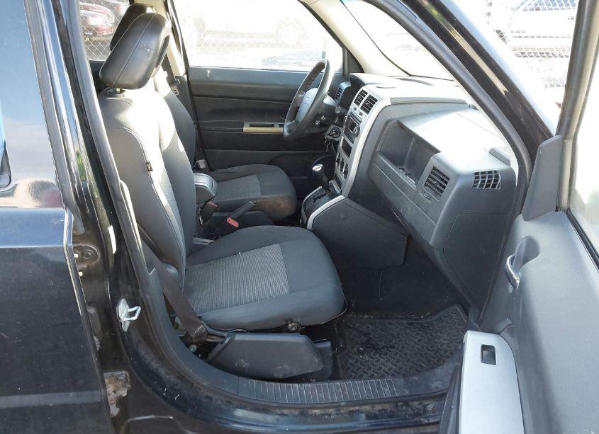 Photo 5 of 2008 Jeep Patriot SPORT (VIN 1J8FT28W68D745743)