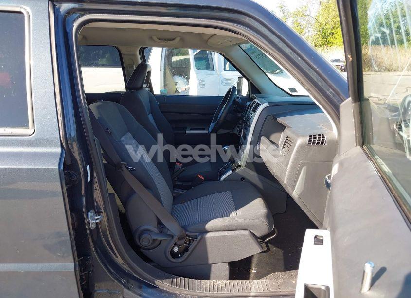 Photo 5 of 2008 Jeep Patriot SPORT (VIN 1J8FT28WX8D519480)