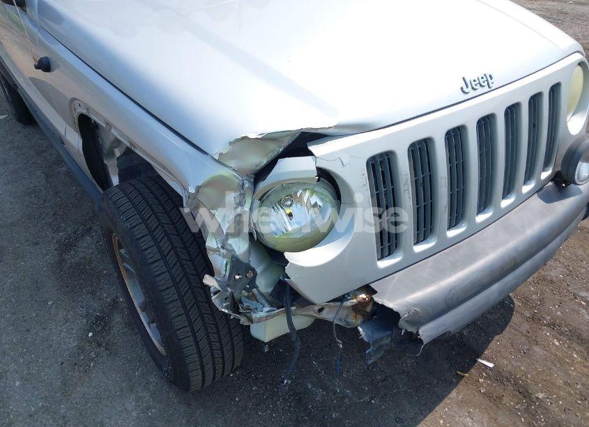 Photo 6 of 2005 Jeep Liberty RENEGADE (VIN 1J8GK38K15W502948)