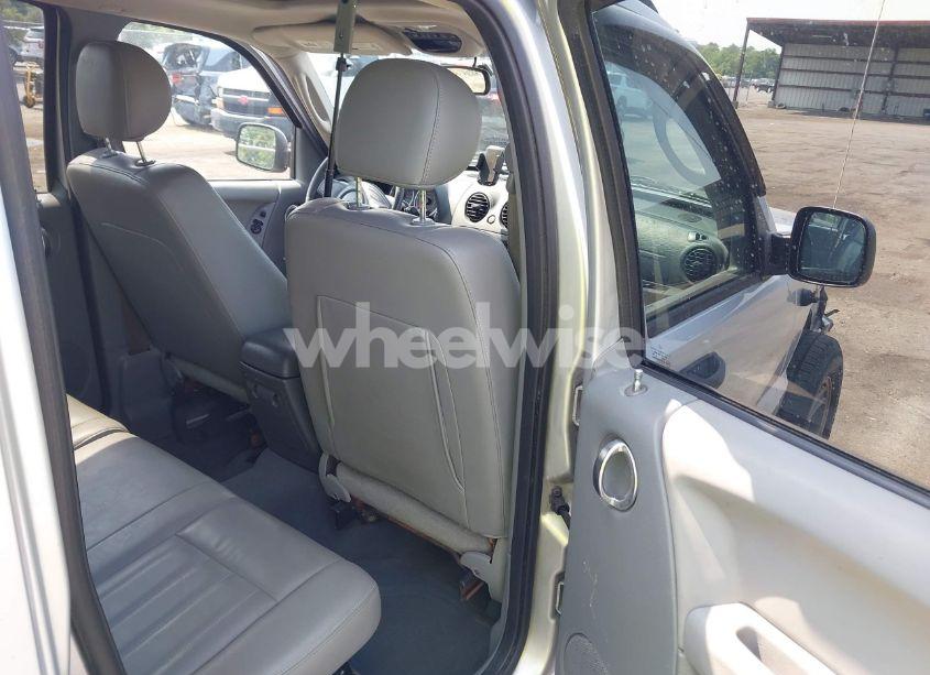 Photo 8 of 2005 Jeep Liberty RENEGADE (VIN 1J8GK38K15W502948)
