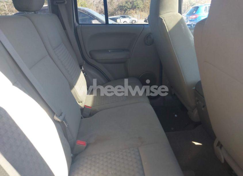 Photo 8 of 2005 Jeep Liberty SPORT (VIN 1J8GL48K35W593269)